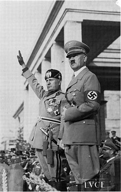 http://upload.wikimedia.org/wikipedia/id/thumb/c/c4/hitlermusso.jpg/250px-hitlermusso.jpg