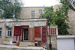 https://upload.wikimedia.org/wikipedia/commons/thumb/7/75/carpet_store_in_old_city%2c_baku.jpg/250px-carpet_store_in_old_city%2c_baku.jpg